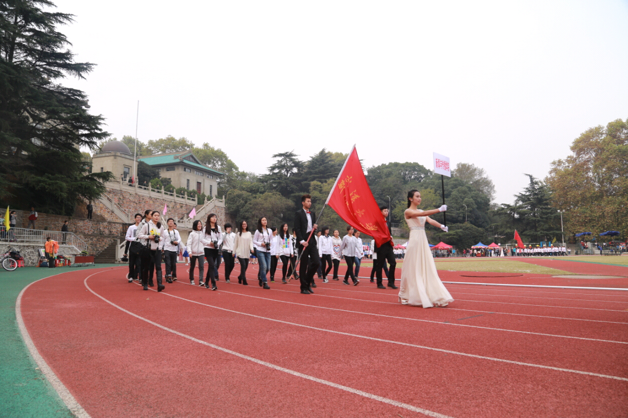 风雨无阻的团队热情——记yl9193永利2014年田径运动会