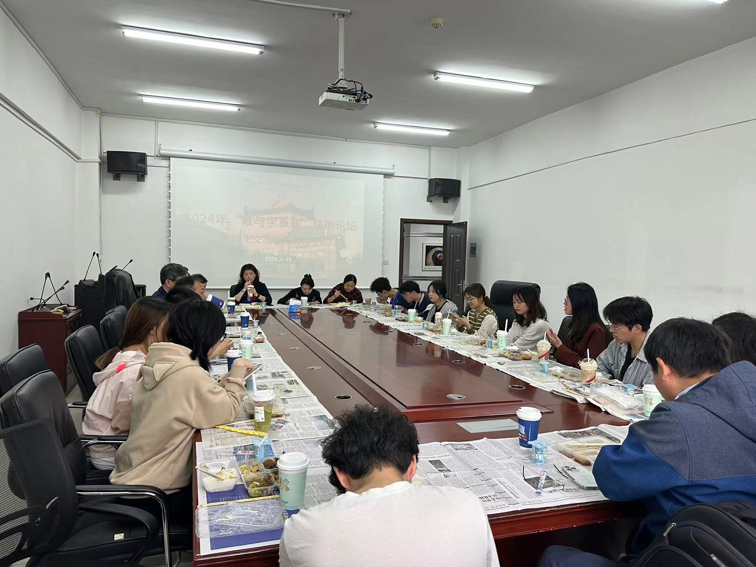 yl9193永利召开2022级师生交流会暨院领导接待日