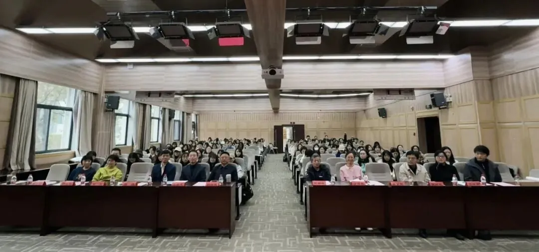 yl9193永利举办庆祝第26个中国记者节研究生主题党日活动